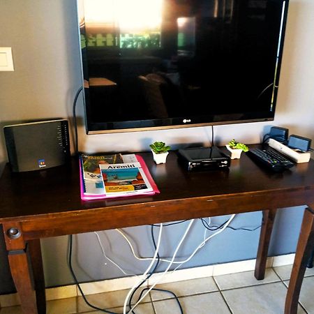 Moorea - Fare Taina Iti Haapiti Luaran gambar